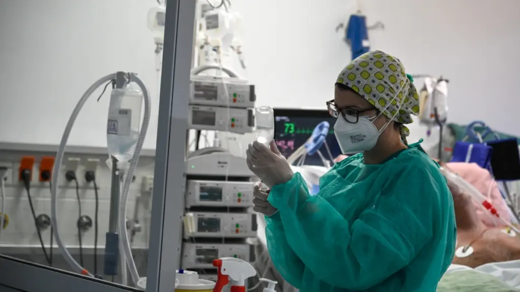 Τρίκαλα: Κρίσιμη αλλά σταθερή η κατάσταση του 19χρονου φοιτητή που νοσηλεύεται στη ΜΕΘ με μηνιγγίτιδα
