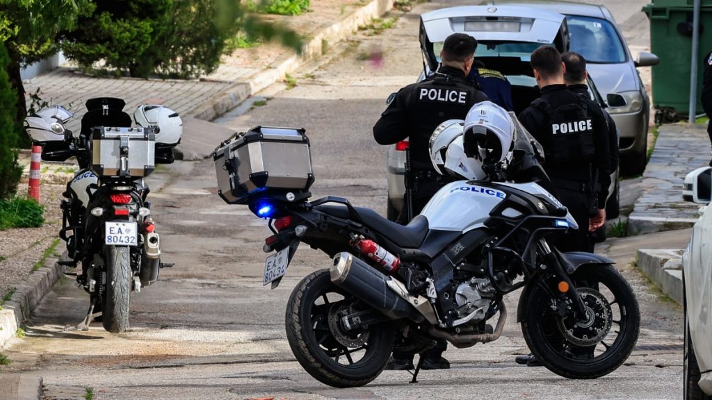 Γλυφάδα: “Αν με αφήσετε ελεύθερο ξανά, θα σκοτώσω και τα αδέλφια μου” – Σοκάρει η ομολογία του 46χρονου πατροκτόνου