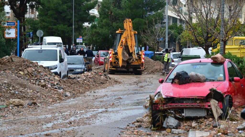 Νεκρή στην Άνω Γλυφάδα: «Είχε εγκλωβιστεί κάτω από το αυτοκίνητο του γιου μου» (βίντεο)