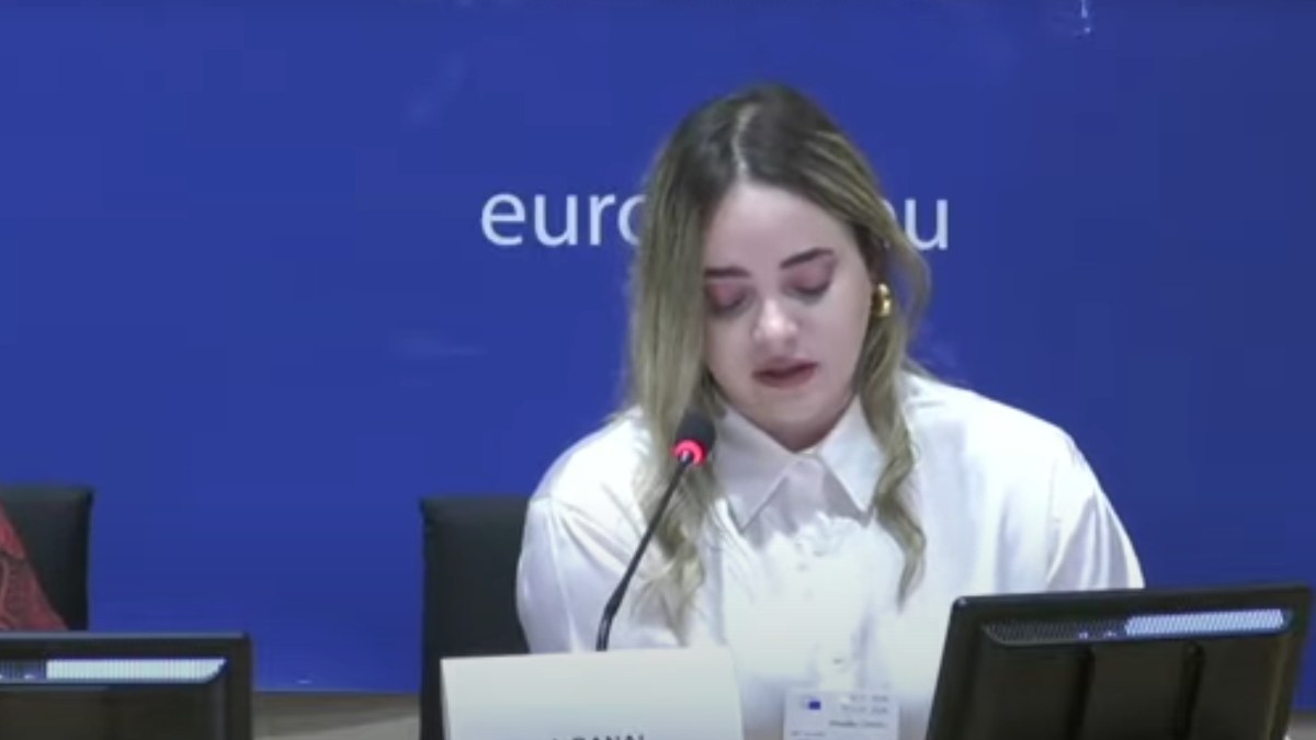 Συγκλονίζει η ομιλία της κόρης της 40χρονης που δολοφονήθηκε από το πρώην σύζυγο της στο Μενίδι: “Δεν ήξερε ότι ήταν η τελευταία της μέρα πριν κοιμηθεί”