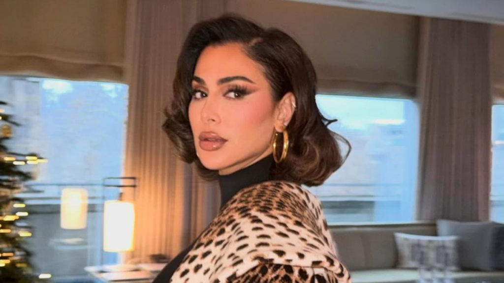 Χούντα Κατάν: Την κατηγορούν ότι στηρίζει το καθεστώς του Ιράν – Κύμα μποϊκοτάζ για την ιδρύτρια της Huda Beauty