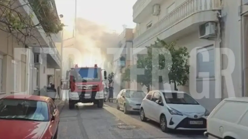 Φωτιά σε διαμέρισμα στο Ίλιον (Βίντεο)