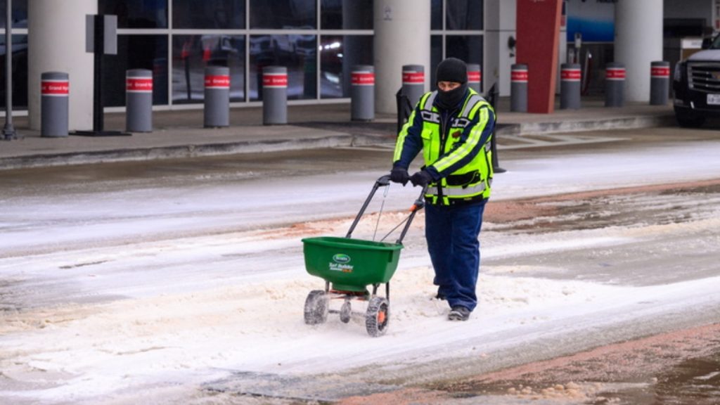 ΗΠΑ: Διακοπή της ηλεκτροδότησης σε περισσότερα από 300.000 νοικοκυριά από τη σφοδρή κακοκαιρία