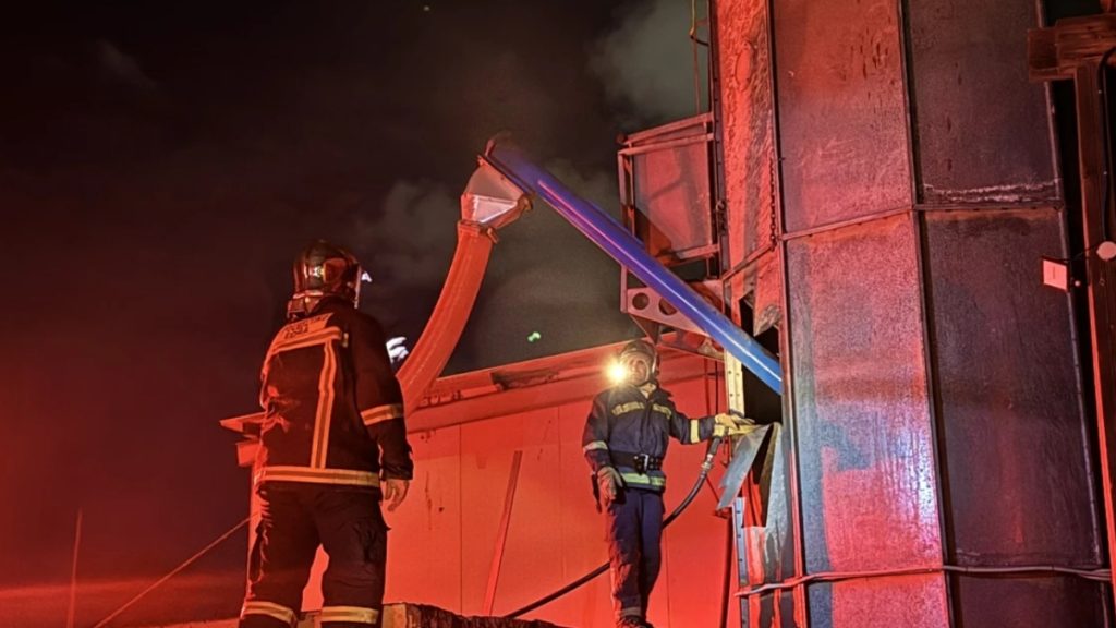 Φωτιά σε εξωτερικό χώρο επιχείρησης.στη Βιομηχανική Περιοχή του Ηρακλείου