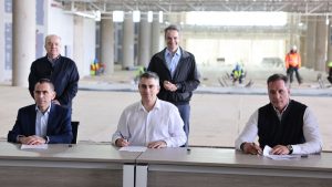 Ηράκλειο: Υπεγράφη η συμφωνία για την προμήθεια εξοπλισμού αεροναυτιλίας στο νέο αεροδρόμιο στο Καστέλλι