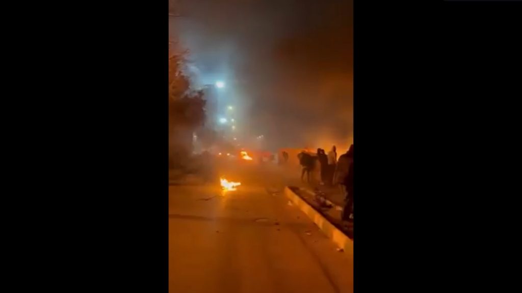 Το Ιράν προειδοποιεί τις ΗΠΑ ότι θα απαντήσει σε τυχόν επίθεση – Χωρίς διαδίκτυο παραμένει η χώρα, σε συναγερμό το Ισραήλ