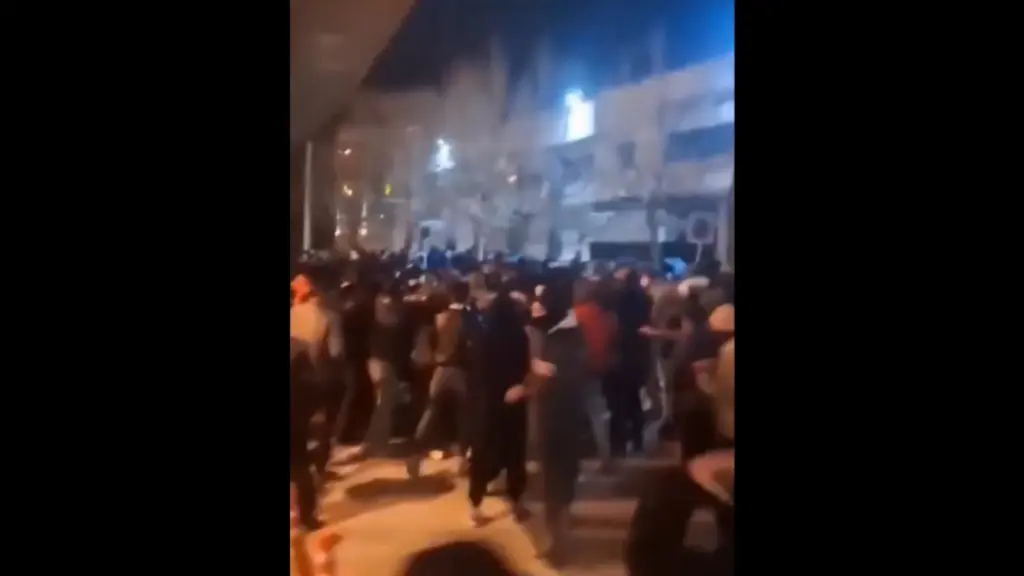 Με αίμα “βάφτηκαν” οι διαδηλώσεις στο Ιράν: 36 νεκροί και πάνω από 60 τραυματίες τις τελευταίες 10 ημέρες (βίντεο)
