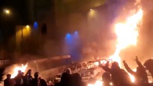 Ιράν: Γιατρός κάνει λόγο για πάνω από 200 νεκρούς στις αντικυβερνητικές διαδηλώσεις – “Έριξαν με πολυβόλο στο πλήθος” (βίντεο)