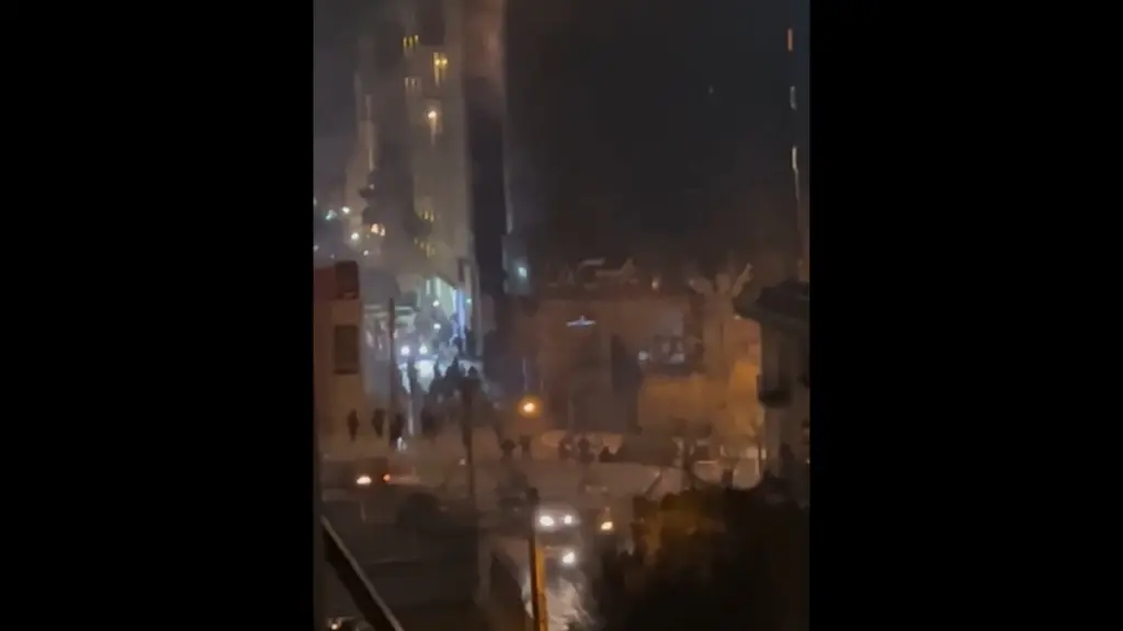 Βίντεο με πυροβολισμούς κατά διαδηλωτών στο Ιράν: Εντείνεται η κόντρα Ουάσινγκτον – Τεχεράνης