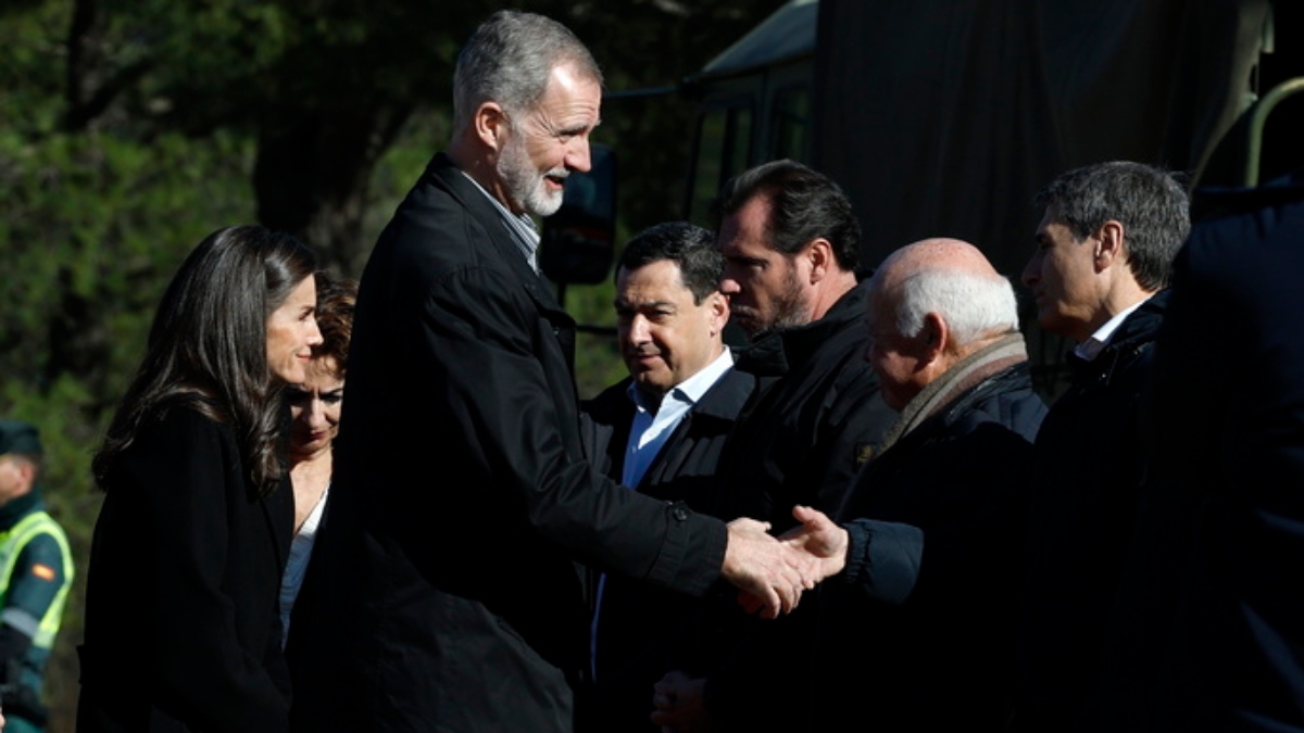 Σιδηροδρομικό δυστύχημα στην Ισπανία: Αποκλείεται το ενδεχόμενο δολιοφθοράς – Στο σημείο της τραγωδίας το βασιλικό ζεύγος