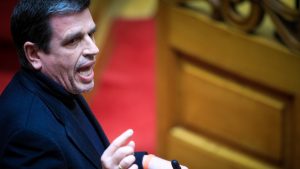 “Καρφί” Καιρίδη για Γεωργιάδη: “Άλλο να είμαστε συγκρατημένοι με τον Τραμπ και άλλο να χειροκροτάμε”