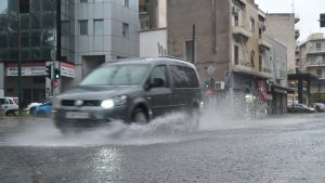 Καιρός: Έκτακτο δελτίο επιδείνωσης – Ισχυρές βροχές και καταιγίδες από τη Δευτέρα