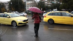 Παραμένει η κακοκαιρία με καταιγίδες και πτώση της θερμοκρασίας την Τρίτη 10/2 – Πως θα κινηθούν τα φαινόμενα