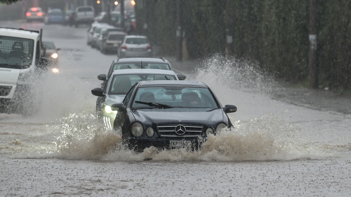 Στο επίκεντρο της νέας κακοκαιρίας τα νότια προάστια – Δείτε χάρτες