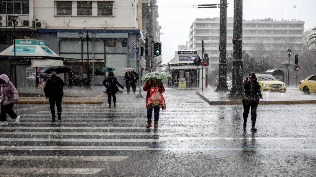 Έκτακτο δελτίο ΕΜΥ: Ο Φεβρουάριος κάνει ποδαρικό με καταιγίδες και χιόνια – Red code για 7 περιοχές