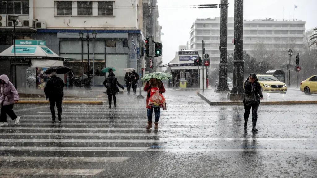Καιρός: Καταιγίδες σε “σπασμένη γραμμή λαίλαπας” σε μεγάλο μέρος της χώρας – Πότε θα χτυπήσουν την Αττική