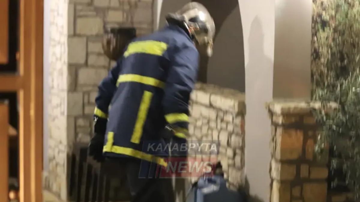 Καλάβρυτα: Έκρηξη σε σπίτι από μηχάνημα οξυγόνου – Τραυματίστηκε ένας 80χρονος (φωτογραφίες)