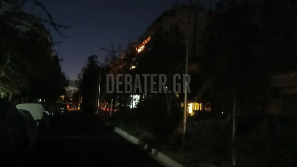 Καλλιθέα: «Βυθισμένη» στο σκοτάδι η οδός Σκρα – «Εδώ και έναν μήνα ο Δήμος μάς αγνοεί»