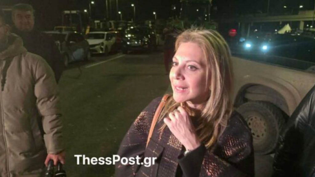 Καρυστιανού: Βρέθηκε στο μπλόκο των αγροτών στη Νίκαια – «Θα τα καταφέρετε εάν μείνετε ενωμένοι» (Βίντεο)