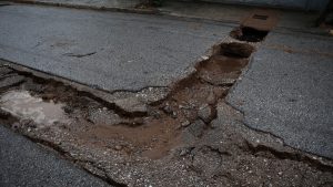 Διακοπή κυκλοφορίας στο κέντρο της Αθήνας λόγω καθίζησης του εδάφους – Ποιοι δρόμοι είναι κλειστοί