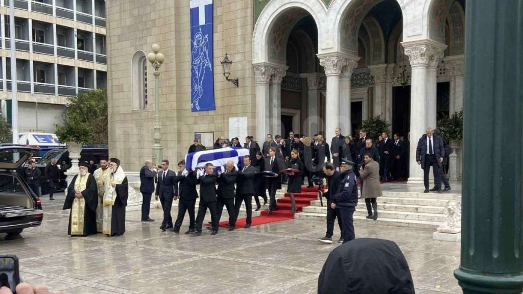 Πριγκίπισσα Ειρήνη: Εικόνες από το τελευταίο «αντίο» στη Μητρόπολη Αθηνών – Ο κόσμος φώναξε “αθάνατη”