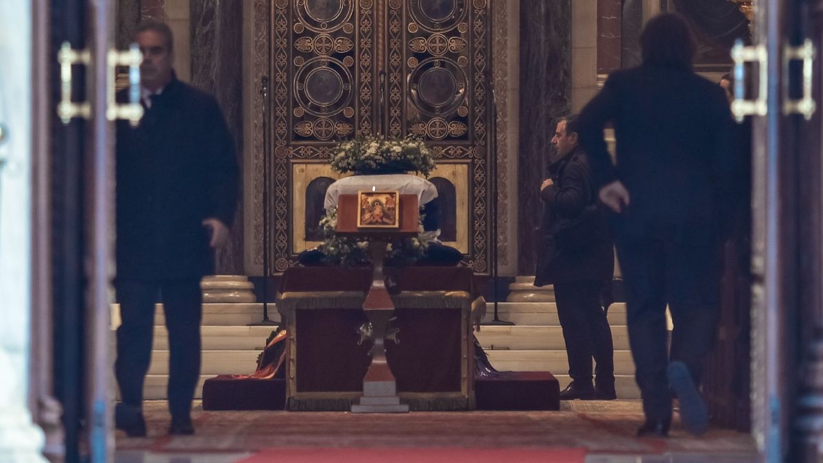 Πριγκίπισσα Ειρήνη: Αυτή την ώρα το “αντίο” στη Μητρόπολη Αθηνών – Παρόντες Παύλος, Νικόλαος και Φίλιππος Ντε Γκρες (Εικόνες)