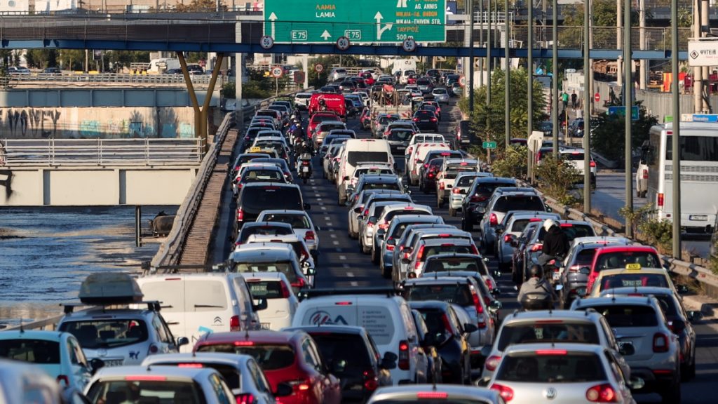 Δήμας για κυκλοφοριακό κομφούζιο στην Αθήνα: «Εξετάζεται flyover στον Κηφισό και αποκέντρωση επιχειρήσεων»