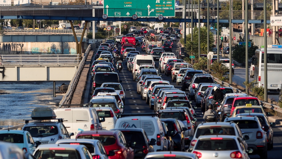 Δήμας για κυκλοφοριακό κομφούζιο στην Αθήνα: «Εξετάζεται flyover στον Κηφισό και αποκέντρωση επιχειρήσεων»