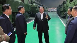 Ο Κιμ Γιονγκ Ουν καθαίρεσε τον αντιπρόεδρο της κυβέρνησής του λόγω ανικανότητας – “Ήταν σαν να βάλαμε κατσίκα να σύρει κάρο”