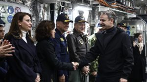 Στη φρεγάτα «Κίμων» Τασούλας, Μητσοτάκης, Δένδιας (φωτογραφίες)