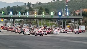Αυξημένη η κίνηση στους δρόμους: Στο “κόκκινο” ο Κηφισός – Ουρές χιλιομέτρων σε Αφίδνες και Ελευσίνα