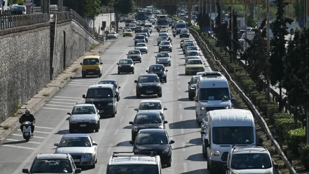 Κίνηση τώρα: Μποτιλιάρισμα σε Κηφισό, Κηφισίας, κέντρο Αθήνας – Καθυστερήσεις και στην Αττική Οδό