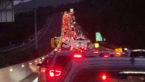 Ουρές χιλιομέτρων στην Εθνική οδό λόγω των μπλόκων – Ταλαιπωρία σε Μαρτίνο και Ριτσώνα, κλειστοί δρόμοι σε Λάρισα, Τρίκαλα και Καρδίτσα