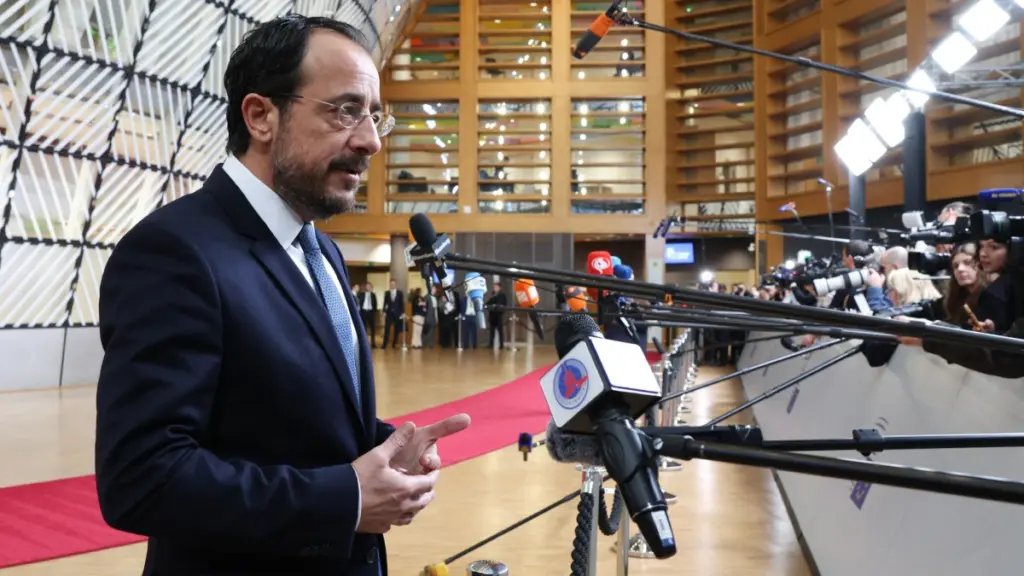 Τριγμοί στο πολιτικό σκηνικό της Κύπρου μετά το βίντεο με τις μίζες στο προεδρικό μέγαρο – Στις έρευνες η ΚΥΠ, βλέπουν ρωσικό δάχτυλο