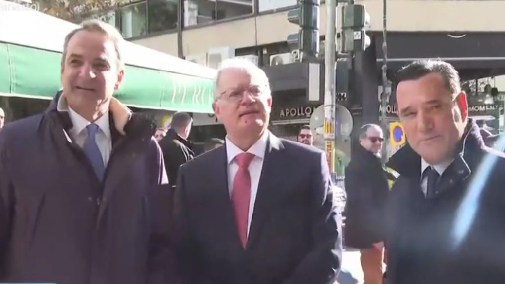 Τασούλας, Μητσοτάκης, Κακλαμάνης και Γεωργιάδης ήπιαν τον πρώτο καφέ για το 2026 στην πλατεία Κολωνακίου