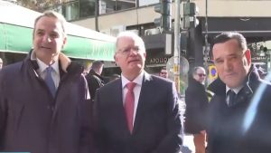 Τασούλας, Μητσοτάκης, Κακλαμάνης και Γεωργιάδης ήπιαν τον πρώτο καφέ για το 2026 στην πλατεία Κολωνακίου