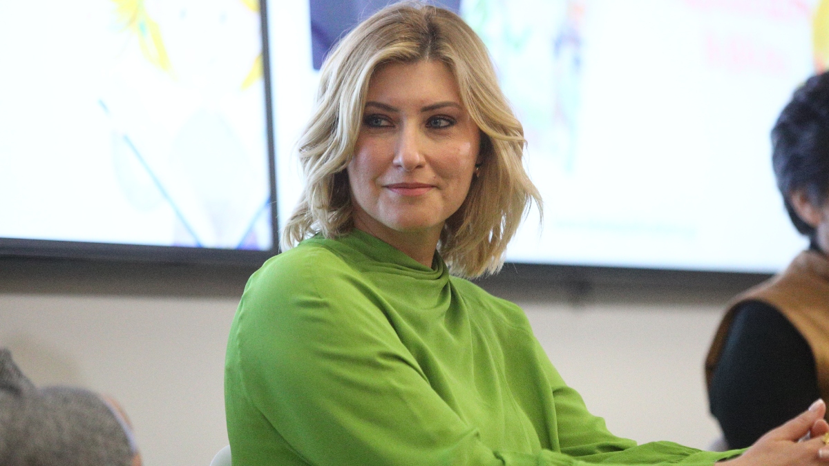 Σία Κοσιώνη: Παραμένει για πέμπτη ημέρα στην εντατική – “Συνεχώς δίπλα της ο Κώστας Μπακογιάννης”