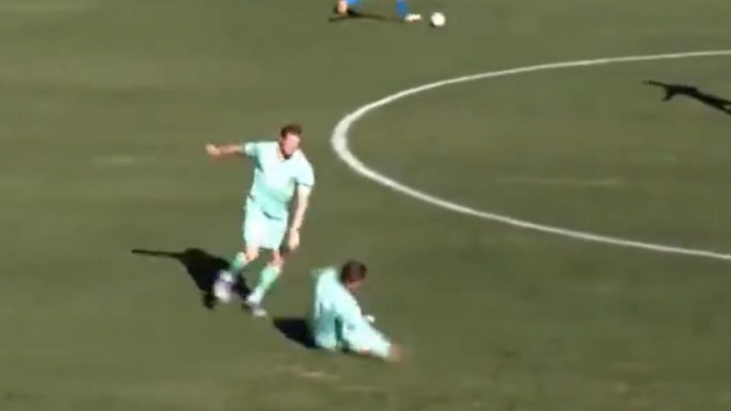 Γιώργος Κούτσιας: Δέχθηκε απίστευτη επίθεση από συμπαίκτη του στη διάρκεια φιλικού αγώνα (Βίντεο)