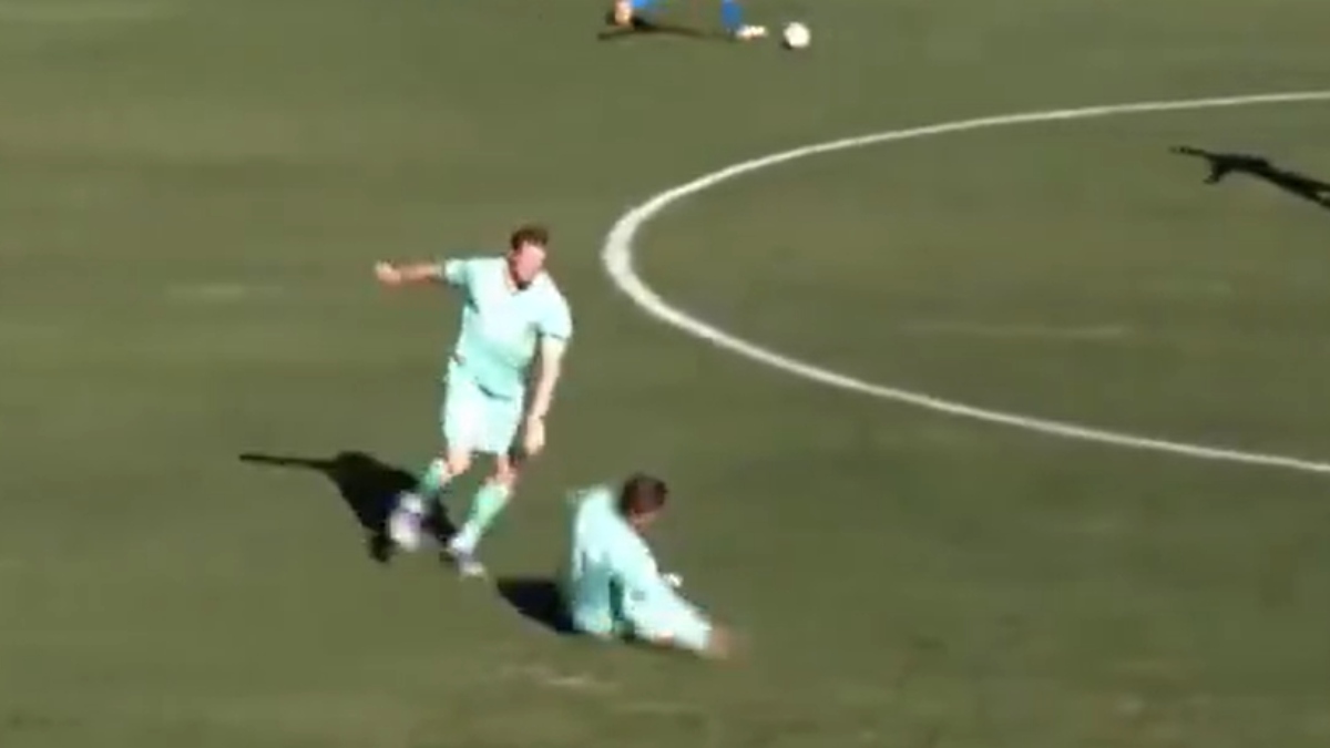 Γιώργος Κούτσιας: Δέχθηκε απίστευτη επίθεση από συμπαίκτη του στη διάρκεια φιλικού αγώνα (Βίντεο)