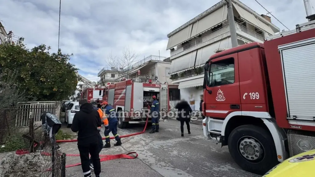 Πυρκαγιά σε διαμέρισμα δεύτερου ορόφου στη Λαμία – Στο νοσοκομείο ηλικιωμένος με αναπνευστικά προβλήματα (βίντεο+φωτογραφίες)
