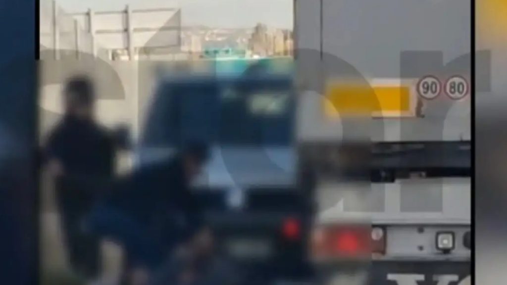 Λυκόβρυση: Οδηγοί πλακώθηκαν μεταξύ τους για την προτεραιότητα (Βίντεο)