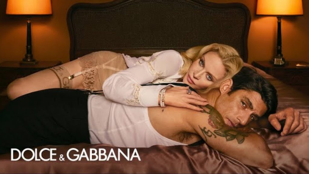 Μαντόνα: Πρωταγωνιστεί σε μία άκρως ερωτική καμπάνια των Dolce & Gabbana μαζί με δύο νεαρούς (vid)