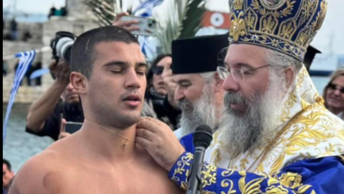 Βαγγέλης Μακρυλάκης: Για τέταρτη φορά βούτηξε για τον σταυρό στο Ρέθυμνο – «Η πυγμαχία με κρατά σε άριστη φυσική κατάσταση» (pic)