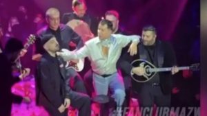 Γιώργος Μαζωνάκης: Έπεσε το ρεύμα στο μαγαζί που τραγουδάει – Η αυθόρμητη αντίδραση του