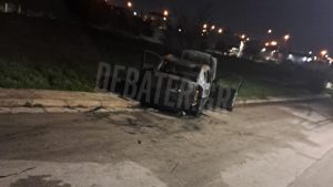 Μενίδι: Μπαράζ εμπρηστικών επιθέσεων σε αυτοκίνητα τα ξημερώματα – Ένα ΙΧ κάηκε ολοσχερώς (εικόνα)