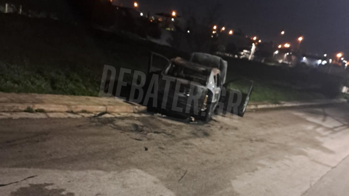 Μενίδι: Μπαράζ εμπρηστικών επιθέσεων σε αυτοκίνητα τα ξημερώματα – Ένα ΙΧ κάηκε ολοσχερώς (εικόνα)