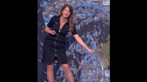 Μετεωρολόγος στο BBC παρουσίασε το δελτίο καιρού με μαύρο καλσόν και αναστάτωσε τους τηλεθεατές (βίντεο)