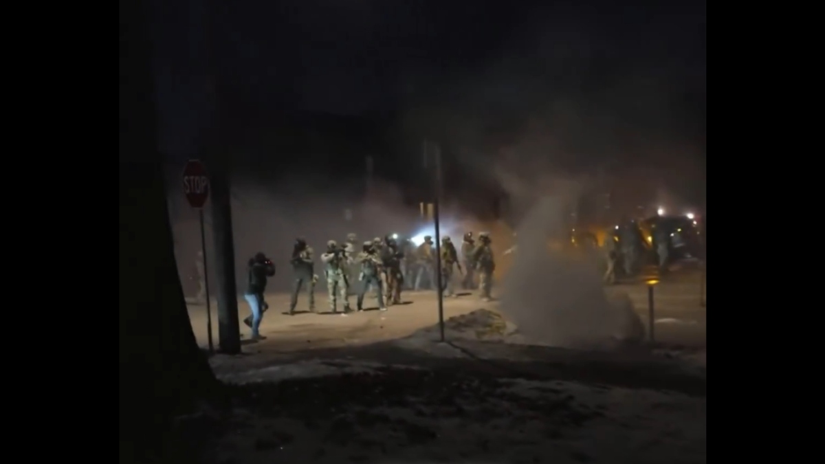 Νέο επεισόδιο με πυροβολισμούς από πράκτορα ICE στην Μινεάπολη: Μετανάστης από την Βενεζουέλα τραυματίστηκε στο πόδι (βίντεο)