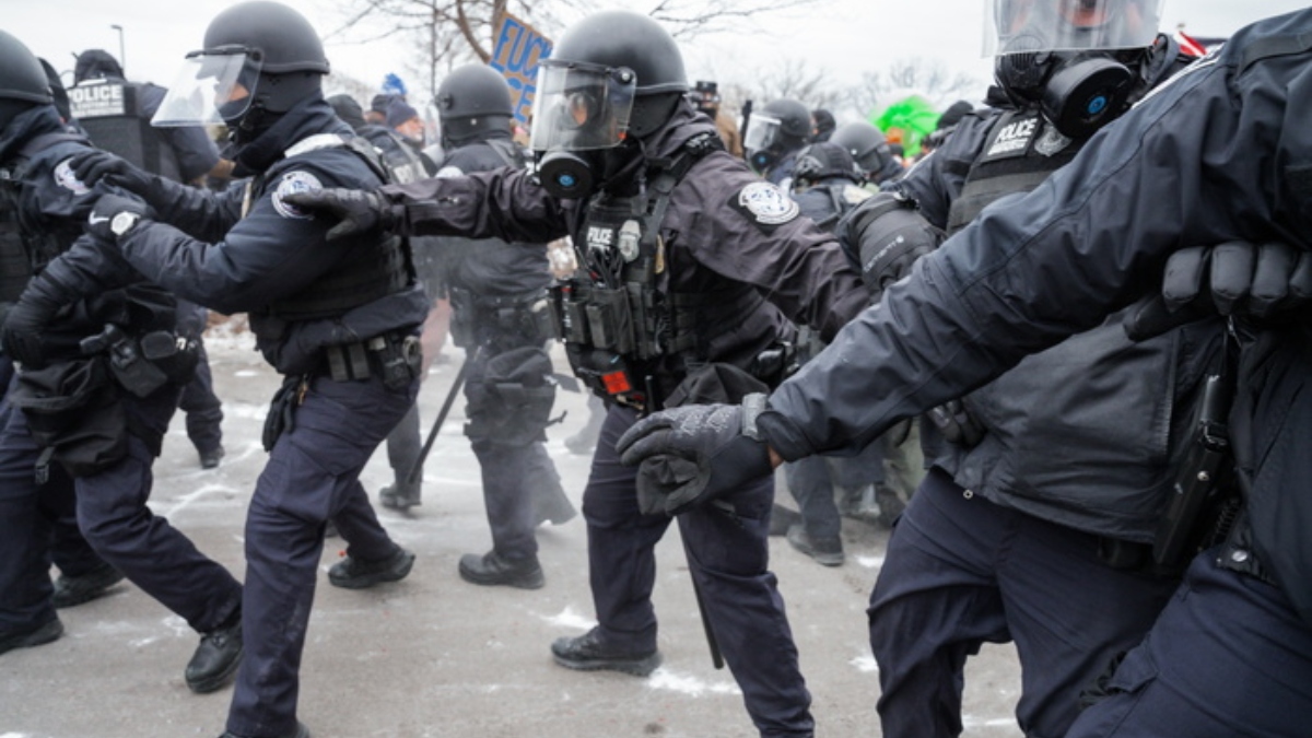 ΗΠΑ: «Η αστυνομία μετανάστευσης έχει τη συμπεριφορά Γκεστάπο» – Σφοδρές επικρίσεις εναντίον των Αρχών