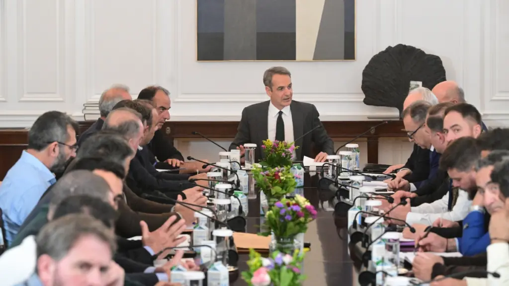 Αγρότες: Αποφασίζουν την Τρίτη στα μπλόκα το μέλλον των κινητοποιήσεων μετά τη συνάντηση με τον Πρωθυπουργό – Όλα τα δεδομένα ανοιχτά